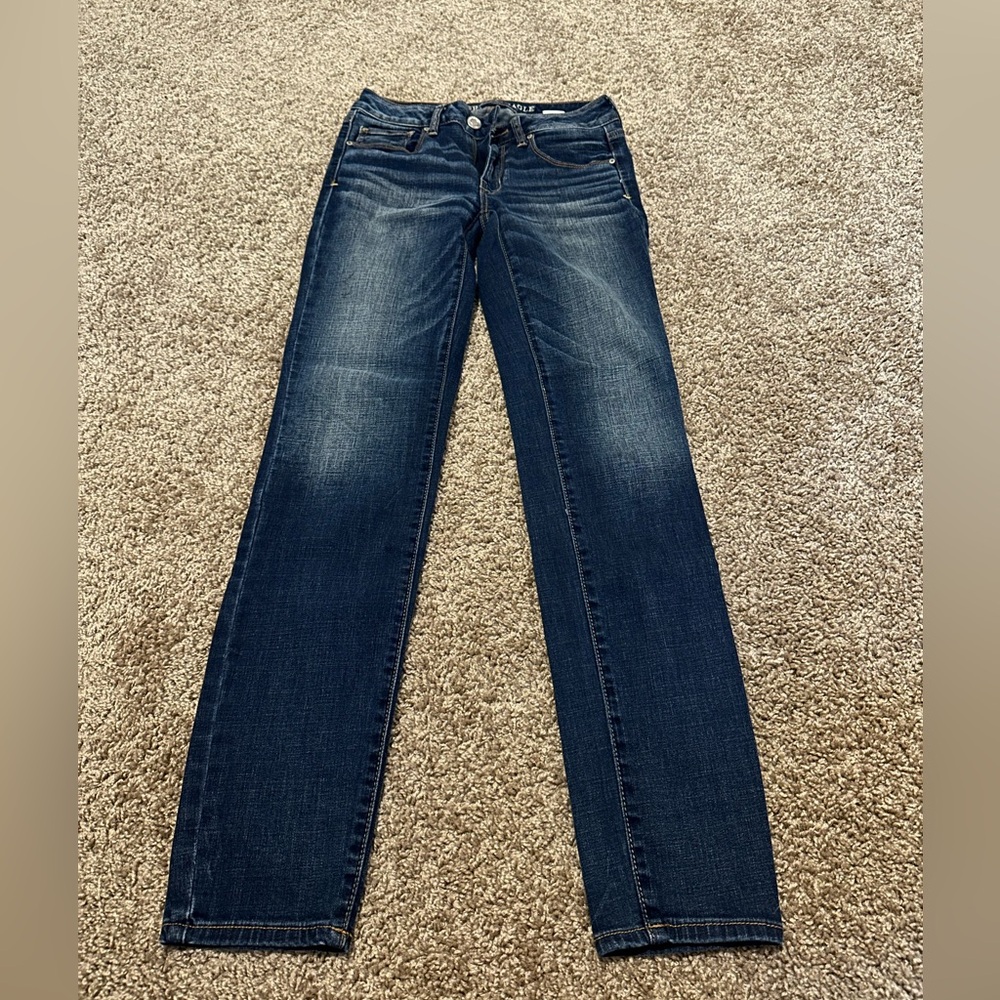 American Eagle medium dark wash super stretch skinny Jean size 2 Long